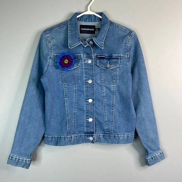 CALVIN KLEIN Blue Light Wash Denim Jean Jacket Crochet Flower Cropped Size S - Picture 13 of 13